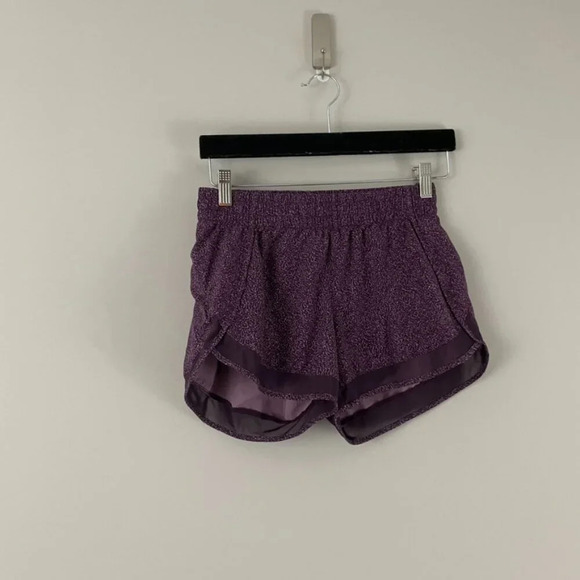 Athleta Printed Mesh Racer Run Mid Rise 4" Shorts in Violet Static Size XS - Picture 1 of 7